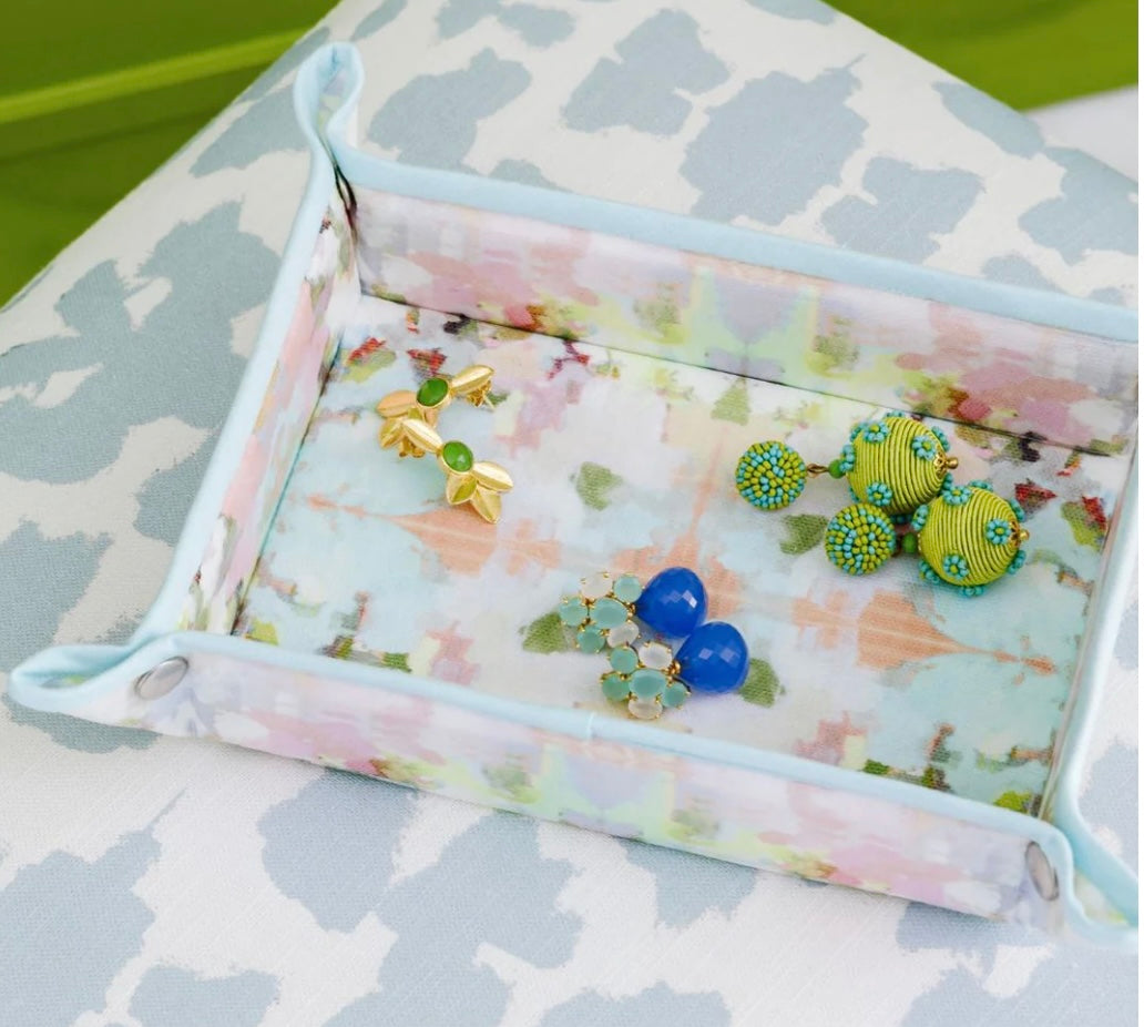 Brooks Avenue Snap Tray