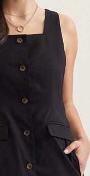 Side view of the Monaco Dress showing the button front and flap pockets – Lady & Tucker