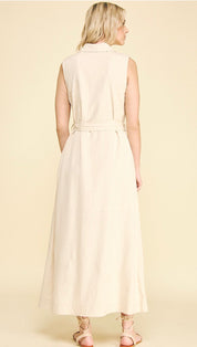 Close-up of the polished collar and split V-neckline on the Linen Maxi Dress – Lady & Tucker